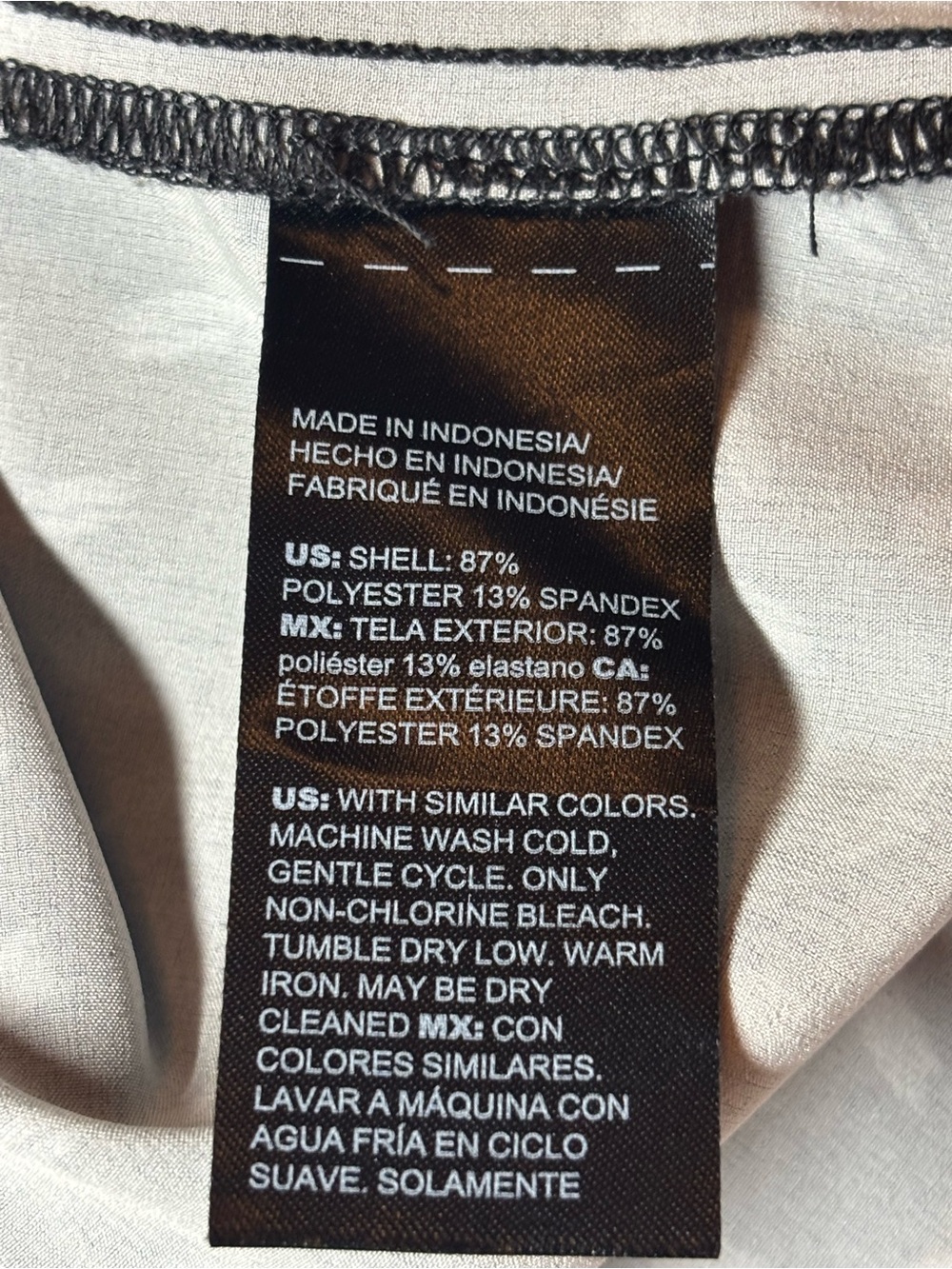 Chico's Black & White Sleeveless V-Notch Tank, size 2 - Picture 7 of 7